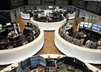 European shares mark best week since April as banks and healthcare lead