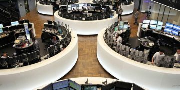 European shares mark best week since April as banks and healthcare lead